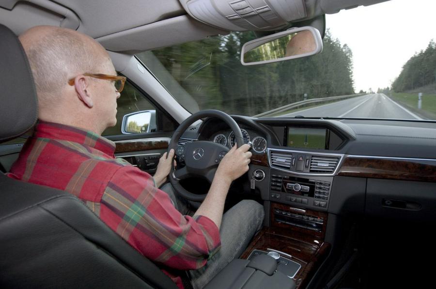  Mercedes-Benz E300 BlueTEC Hybrid 2012 года  (фото 27 из 60)